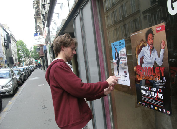 Street Marketing pose d'affiches dans les commerces pour Laurent Zerat et Shirley Souagnon