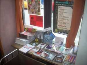 Diffusion de flyers dans des lieux stratégiques à Paris