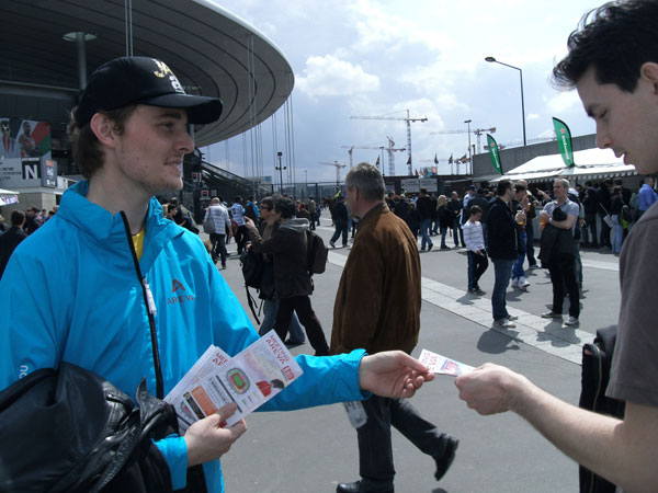 Distribution de flyers Meeting Areva au Stade de France par Street Dispatch