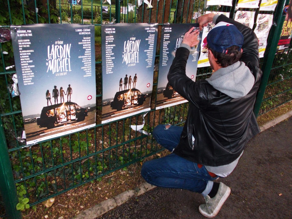 Pose d'affiches Jardin du Michel au festival du Printemps de Bourges