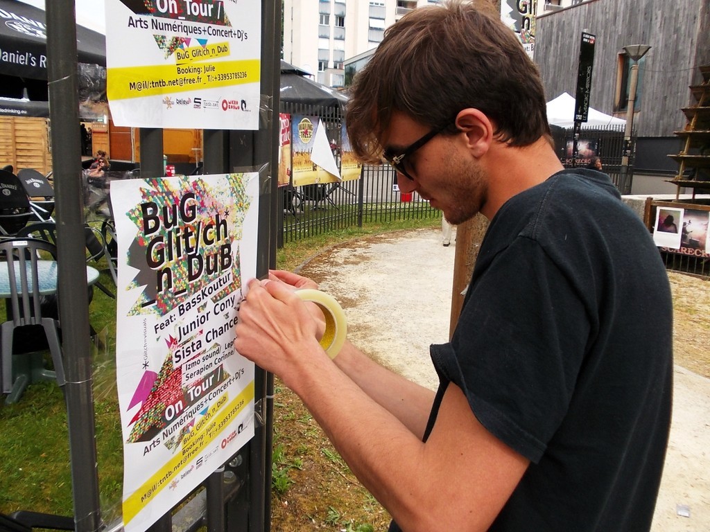 Photos d'affichages pour Bug Glitch and Dub dans l'espace des professionnels au festival du Printemps de Bourges