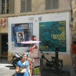 Bâche 4 × 3 m pendant le festival d’Avignon le Off 2018 pour les spectacles l’Avalée des Avalés et Je t’adore ma Gigi.