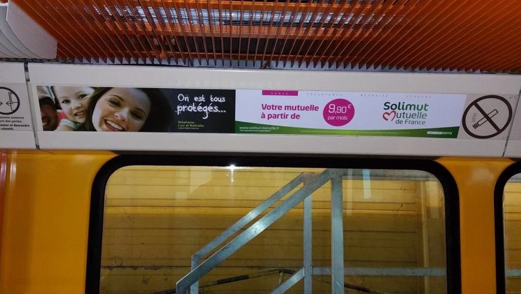 Réseau publicitaire de voussoirs dans le métro de Marseille