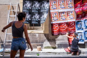 Affichage pour des spectacles de théâtre sur le festival d'Avignon