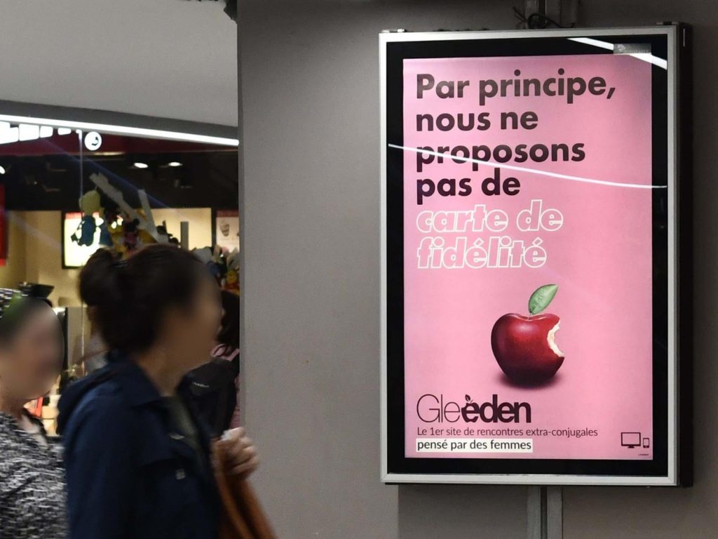 Un réseau d’affichage publicitaire sur les gares parisiennes et les stations RER d’Île-de-France.