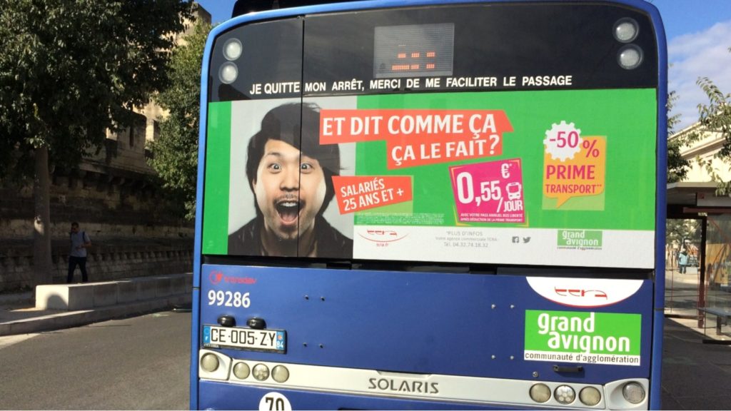 Publicité sur bus à Avignon.