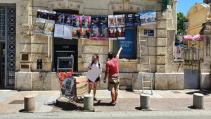 Responsable de production au festival d'Avignon 2021 sur un affichage pour des spectacles de théâtre