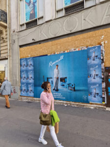 Campagne de street-marketing à Paris pour la promotion de la sortie du nouvel album de l'artiste Roosevelt