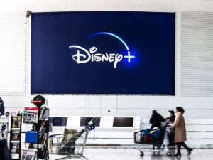 Un grand écran publicitaire XXL au centre commercial de Nantes