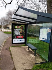 Publicité abribus en extérieure OOH sur les arrêts des bus de ville
